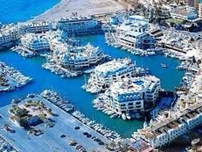 Apartment for Sale in Benalmádena Costa, Benalmadena, Malaga 18