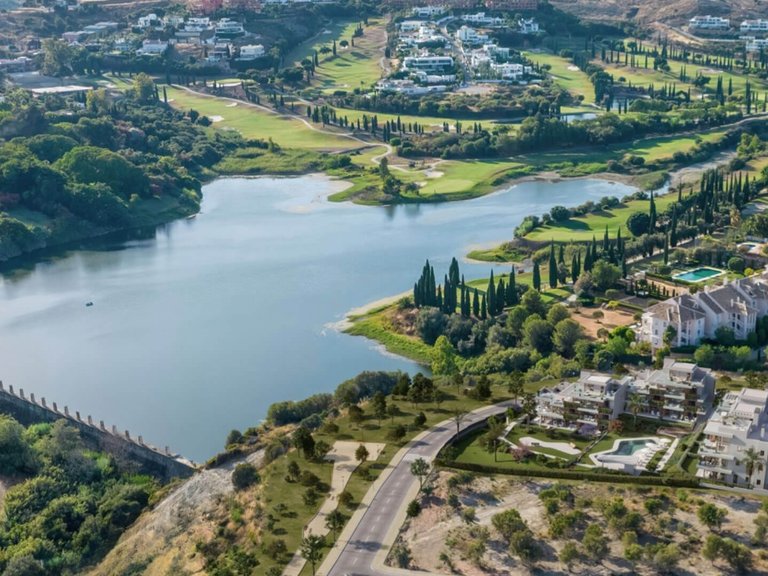 Apartment for Sale in Benahavís, Malaga 11