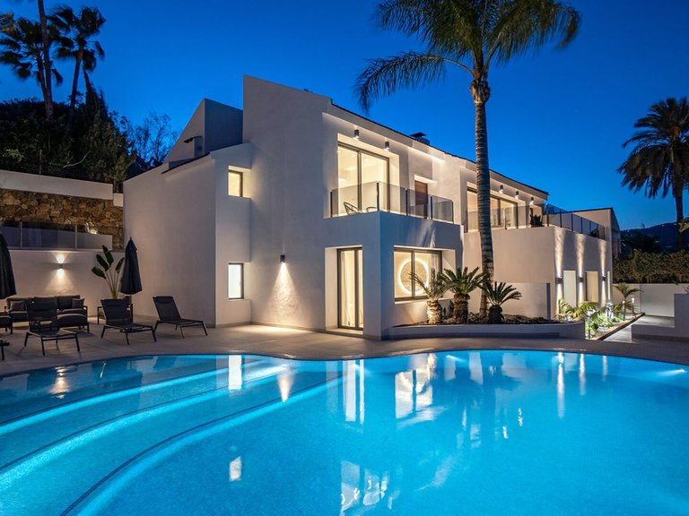 Apartment for Sale in Marbella, Malaga 1