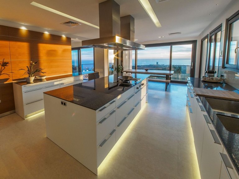 Villa for Sale in Los Monteros Alto, Marbella, Malaga 20