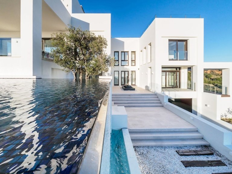 Villa for Sale in Los Monteros Alto, Marbella, Malaga 38