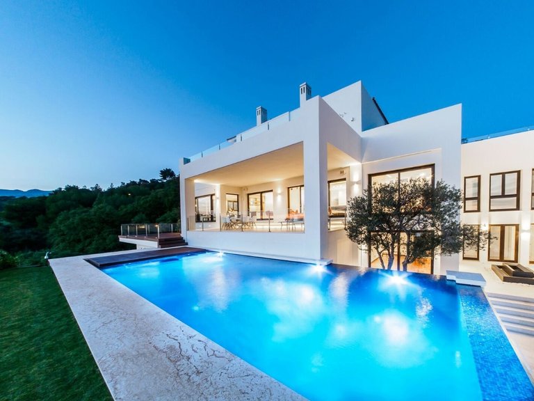 Villa for Sale in Los Monteros Alto, Marbella, Malaga 2