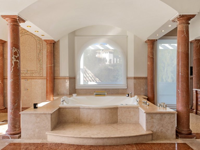 Villa for Sale in La Zagaleta, Benahavís, Malaga 30