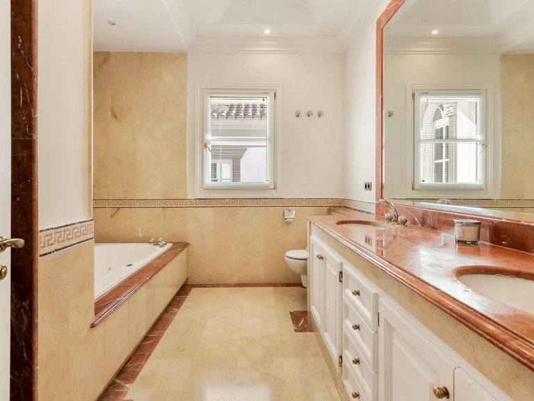 Villa for Sale in La Zagaleta, Benahavís, Malaga 31