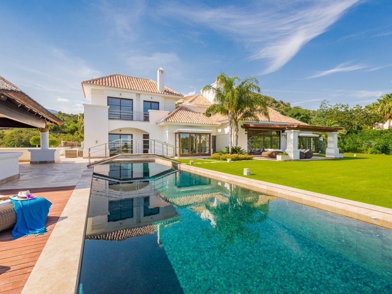 Villa for Sale in Nueva Andalucía, Marbella, Malaga 1