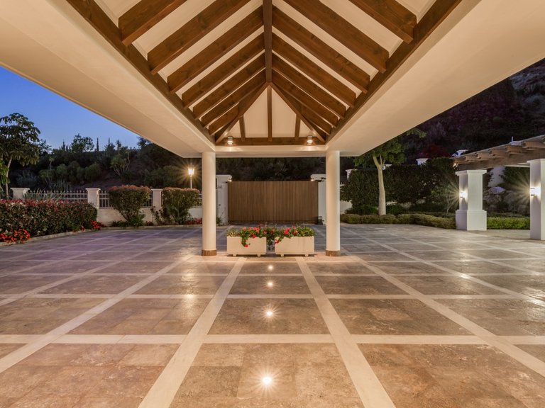 Villa for Sale in Nueva Andalucía, Marbella, Malaga 33