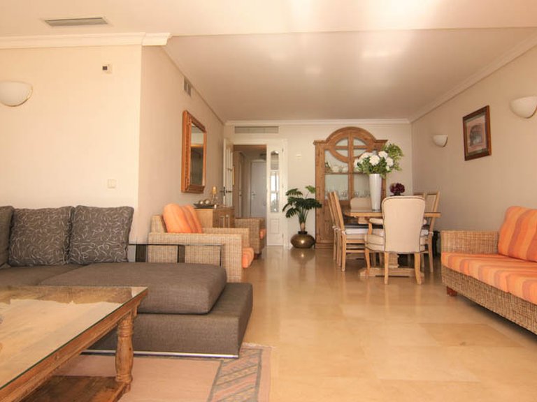 Apartment for Sale in El Velerín, Estepona, Malaga 6