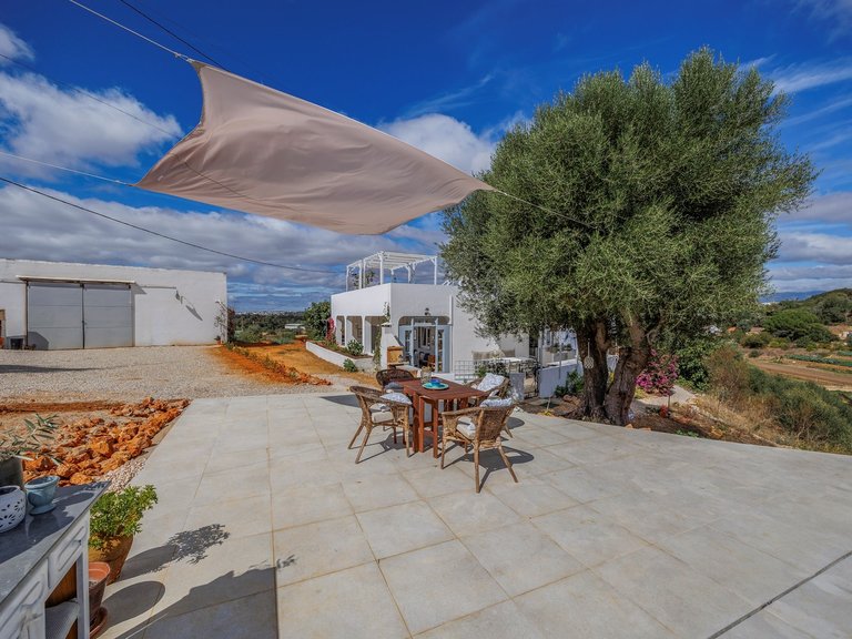 Villa for Sale in Portimão, Algarve, Portugal 3