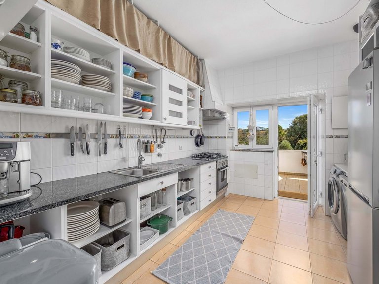 Villa for Sale in Portimão, Algarve, Portugal 32