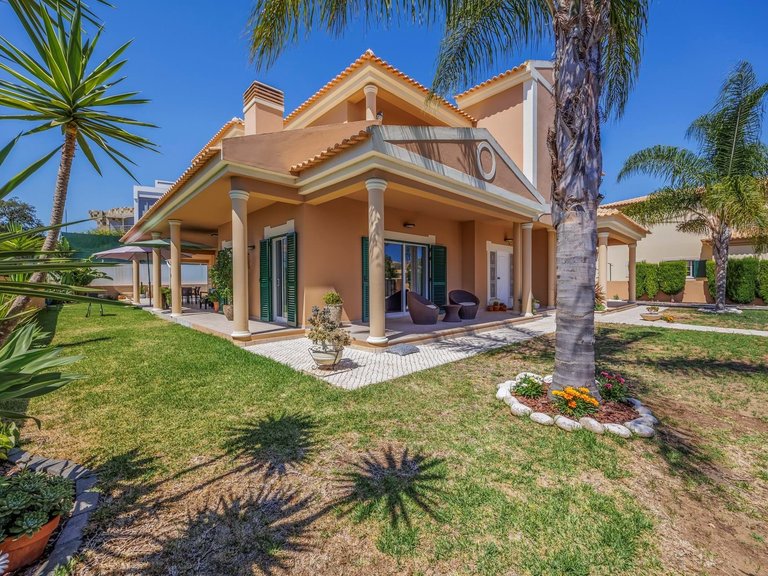 Villa for Sale in Albufeira, Algarve, Portugal 10