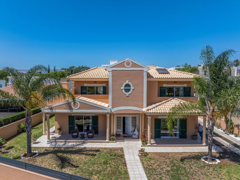 Villa for Sale in Albufeira, Algarve, Portugal 3