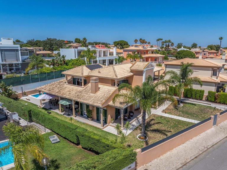 Villa for Sale in Albufeira, Algarve, Portugal 16