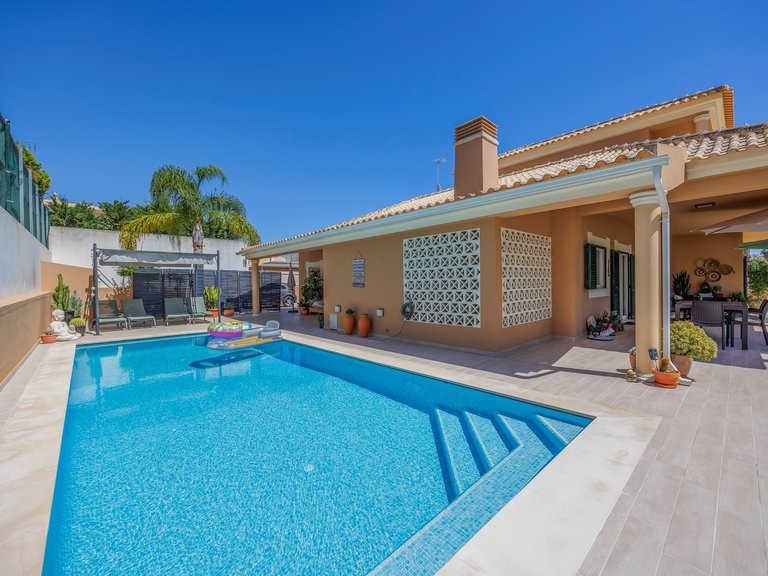 Villa for Sale in Albufeira, Algarve, Portugal 5