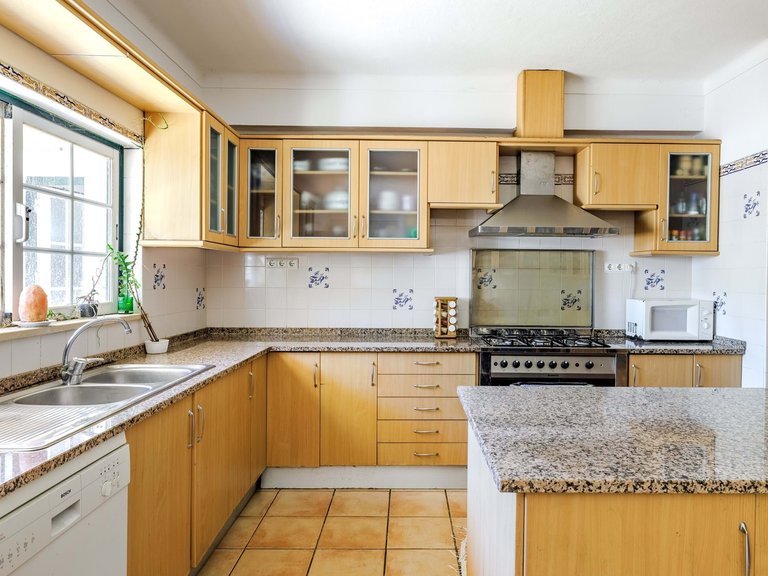 Villa for Sale in Lagoa, Algarve, Portugal 28