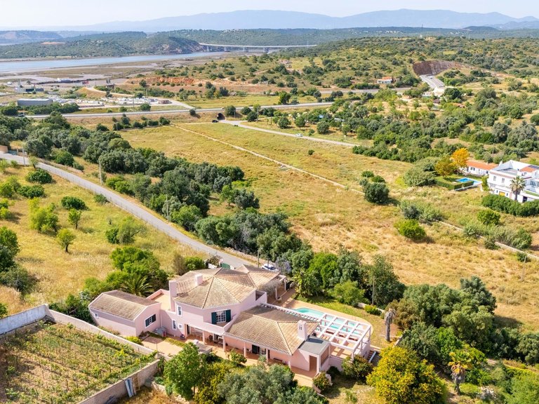 Villa for Sale in Lagoa, Algarve, Portugal 3