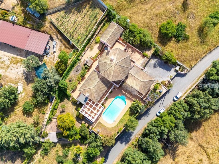 Villa for Sale in Lagoa, Algarve, Portugal 2