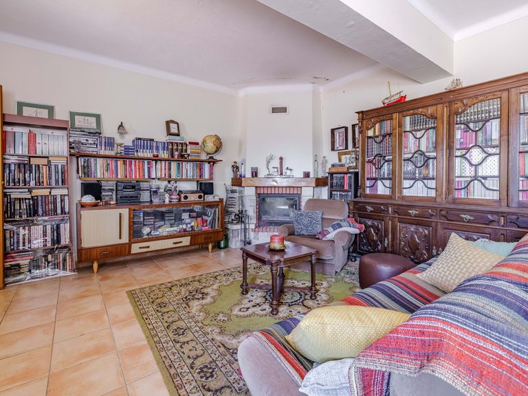 Villa for Sale in Lagoa, Algarve, Portugal 5