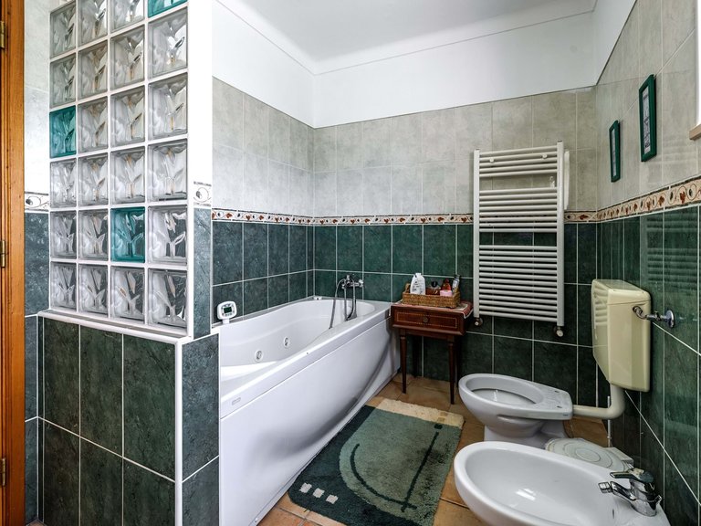 Villa for Sale in Lagoa, Algarve, Portugal 16