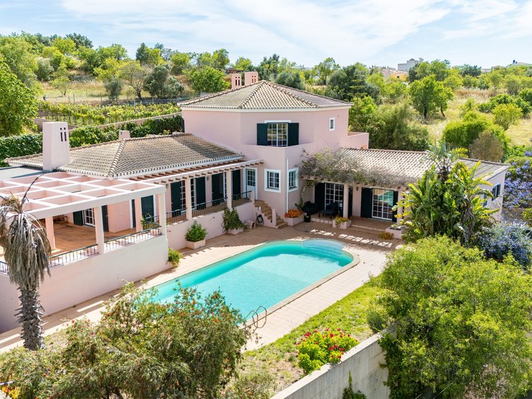 Villa for Sale in Lagoa, Algarve, Portugal 1