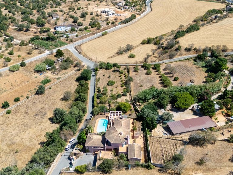 Villa for Sale in Lagoa, Algarve, Portugal 42