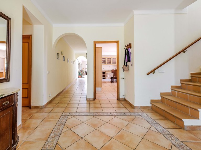 Villa for Sale in Lagoa, Algarve, Portugal 32