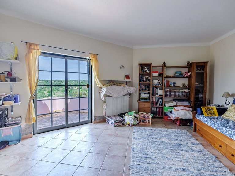 Villa for Sale in Lagoa, Algarve, Portugal 10
