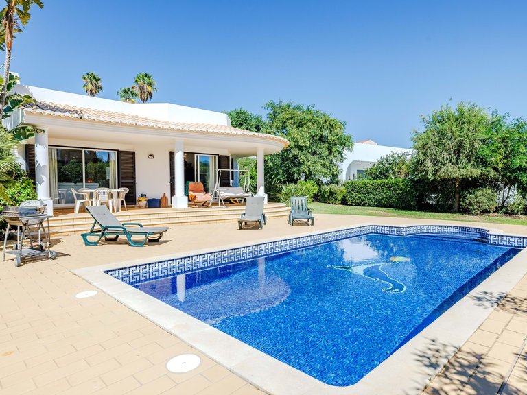Villa for Sale in Albufeira, Algarve, Portugal 1