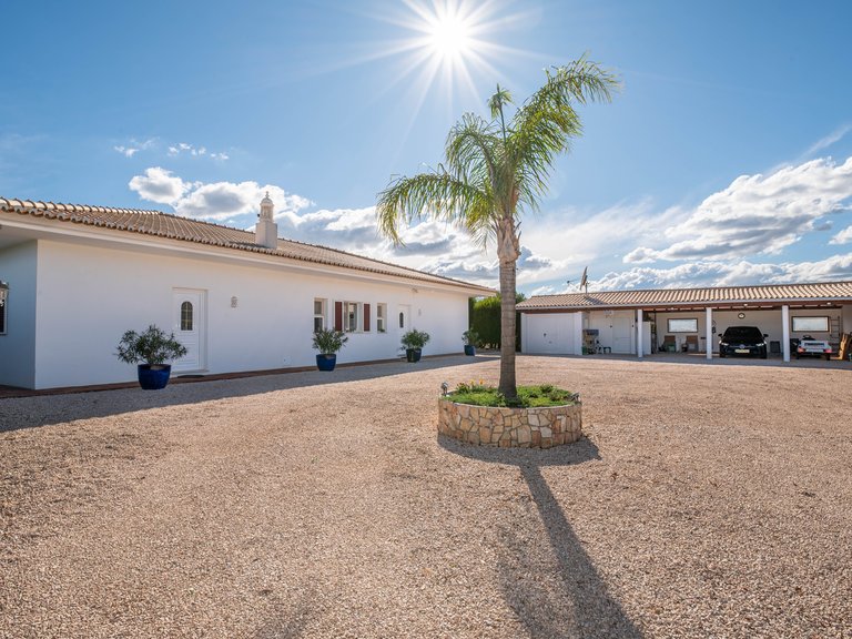 Villa for Sale in Lagos, Algarve, Portugal 9