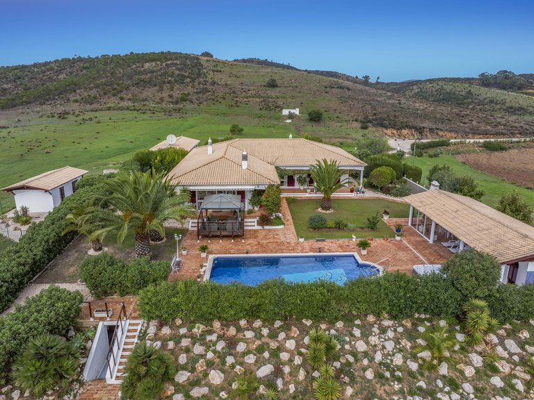 Villa for Sale in Lagos, Algarve, Portugal 1