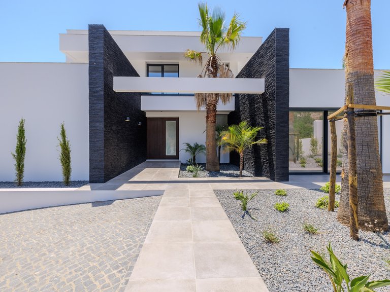 Villa for Sale in Albufeira, Algarve, Portugal 2