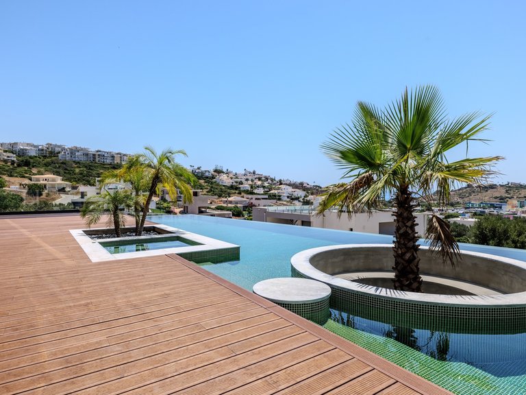 Villa for Sale in Albufeira, Algarve, Portugal 1