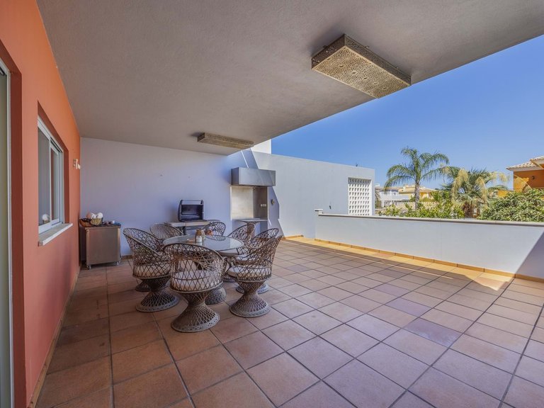 Villa for Sale in Lagoa, Algarve, Portugal 18