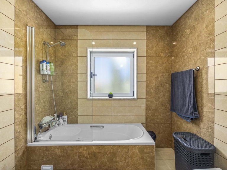 Villa for Sale in Lagoa, Algarve, Portugal 11