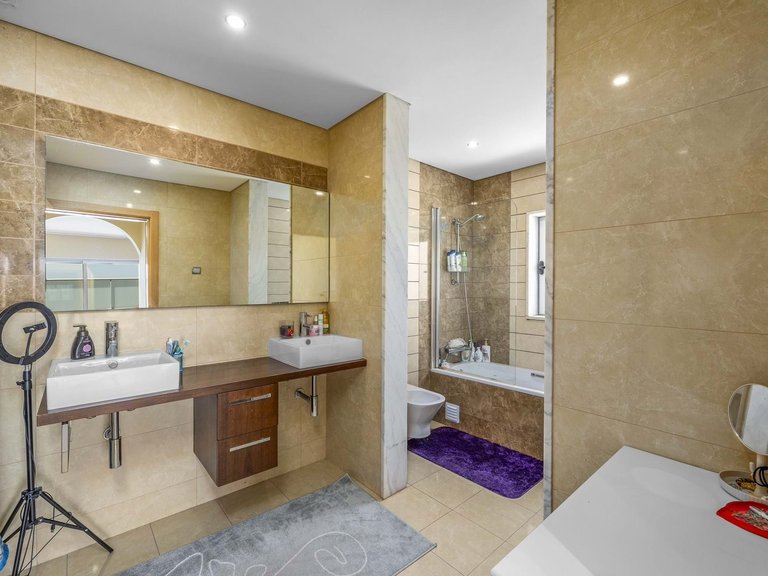Villa for Sale in Lagoa, Algarve, Portugal 5