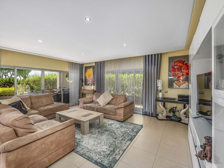 Villa for Sale in Lagoa, Algarve, Portugal 4