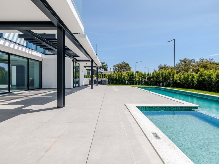 Villa for Sale in Albufeira, Algarve, Portugal 3