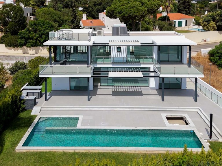 Villa for Sale in Albufeira, Algarve, Portugal 1