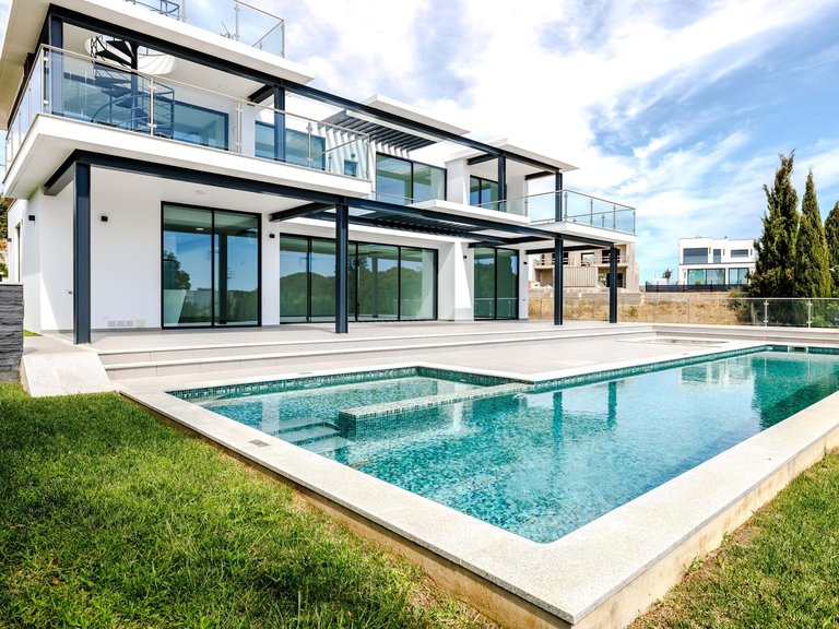 Villa for Sale in Albufeira, Algarve, Portugal 3