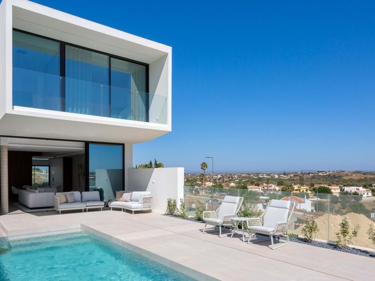 Villa for Sale in Albufeira, Algarve, Portugal 1