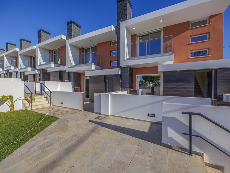 Villa for Sale in Albufeira, Algarve, Portugal 2