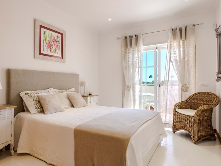 Apartment for Sale in Lagoa, Algarve, Portugal 14