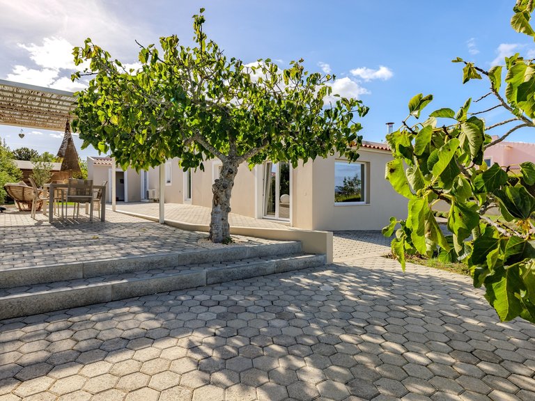 Villa for Sale in Portimão, Algarve, Portugal 12