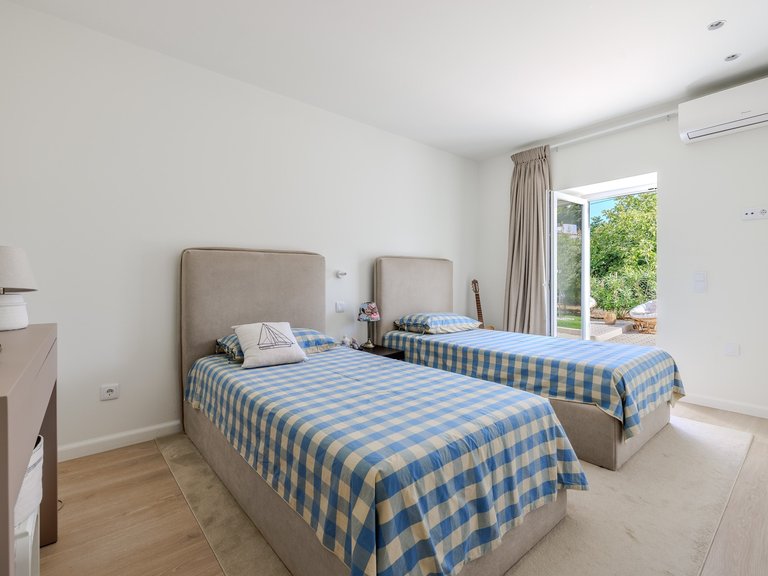 Villa for Sale in Portimão, Algarve, Portugal 16