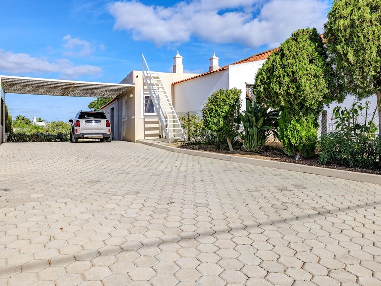 Villa for Sale in Portimão, Algarve, Portugal 15