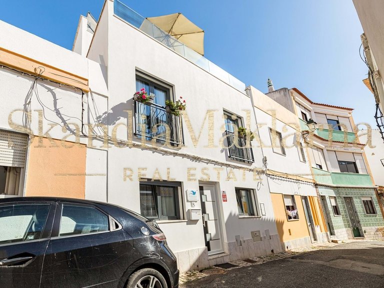 Villa for Sale in Portimão, Algarve, Portugal 3