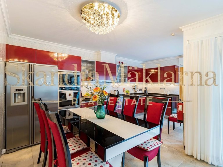 Villa for Sale in Portimão, Algarve, Portugal 8