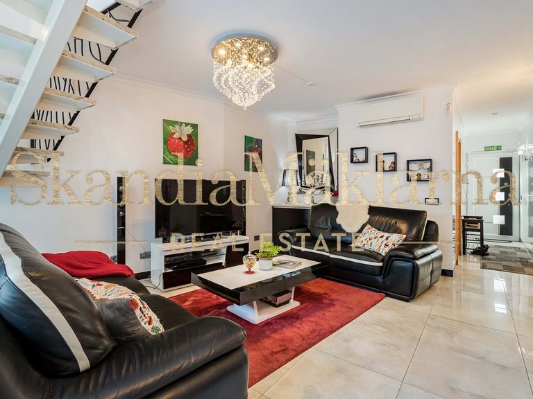 Villa for Sale in Portimão, Algarve, Portugal 5