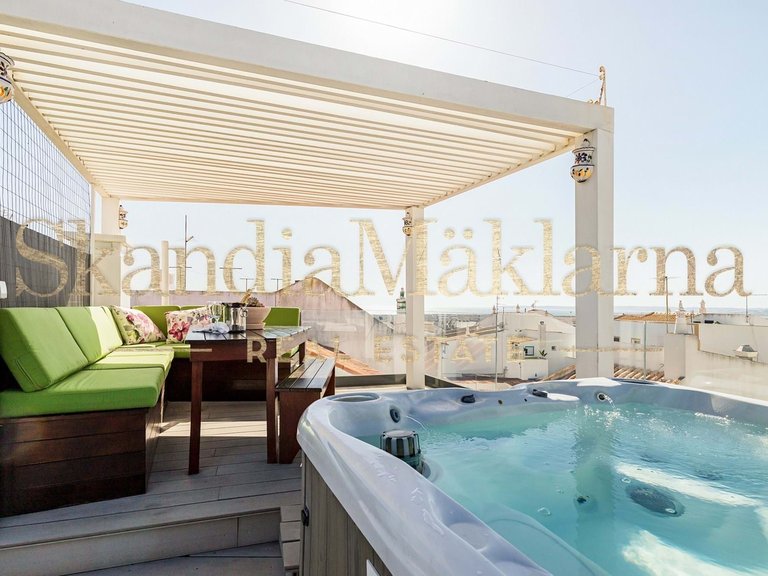 Villa for Sale in Portimão, Algarve, Portugal 1