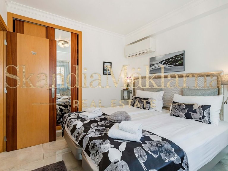 Villa for Sale in Portimão, Algarve, Portugal 19