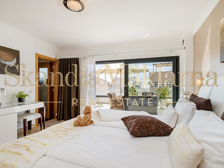 Villa for Sale in Portimão, Algarve, Portugal 28